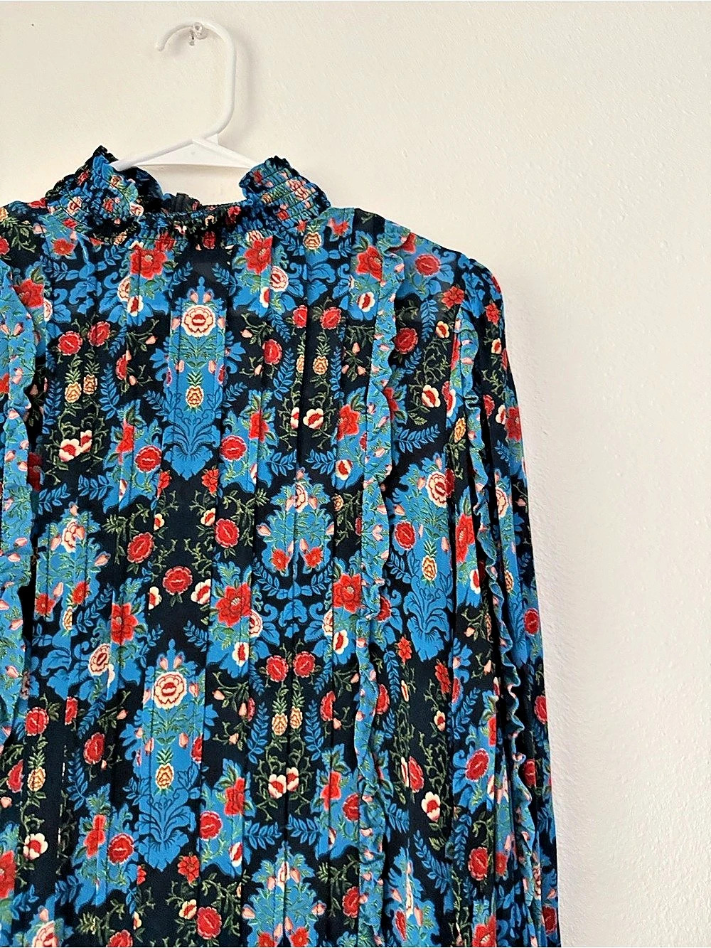 Farm Rio Floral Ruffle Hem Blouse in Blue & Black Size Medium - Picture 2 of 11
